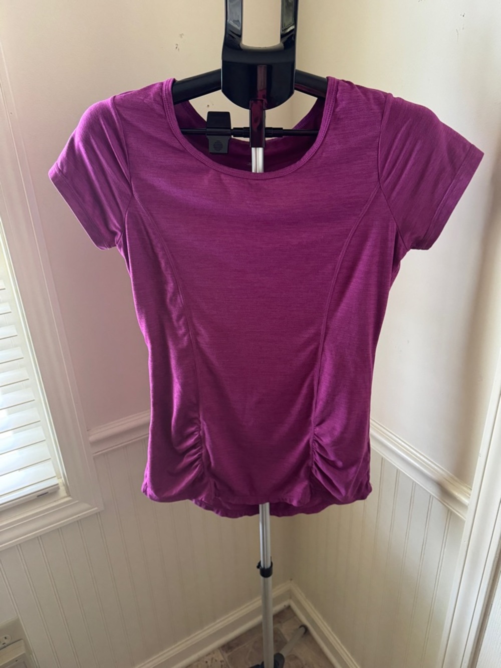 GAIAM Magenta Short Sleeve Top Size Small
